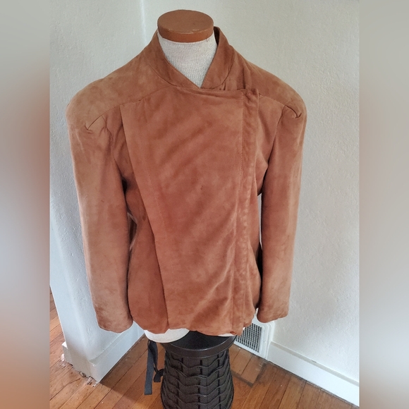 Yakko I. Magnin Jackets & Blazers - Vintage I Magnin Yakko suede moto jacket with shoulder pads size Small.